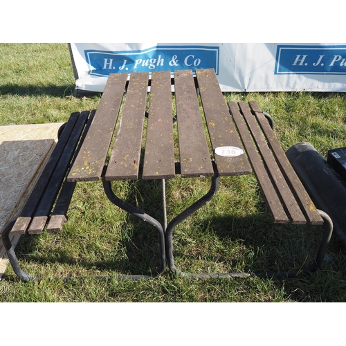 738 - Picnic bench