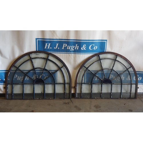 783 - 2 Arched cast iron windows