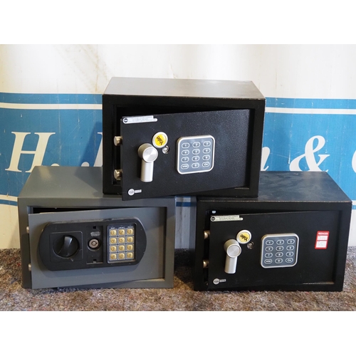 787 - 3 Mini safes, keys in office