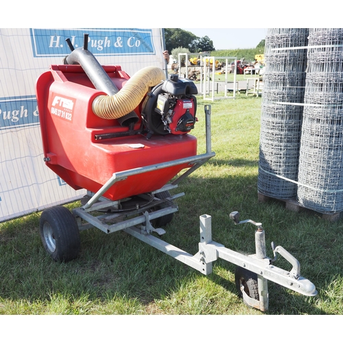 1167 - Mobile swivel paddock cleaner with Honda engine