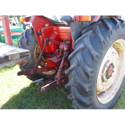 1293 - 1974 IH 475 tractor. 3050 hours recorded. Engine completely rebuilt, Runs and drives very well