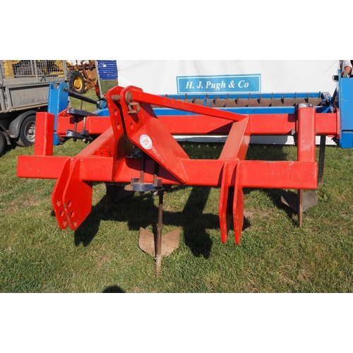 1294 - 3 Leg flat lift subsoiler with packer