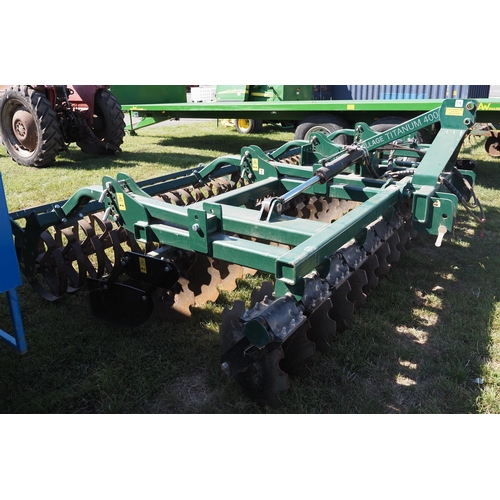 1305 - 2016 Bullock Tillage Titanium 400 mounted discs, very tidy. C/w operators manual