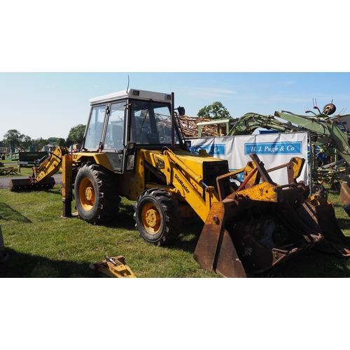 1309 - JCB 3CX Sitemaster digger with buckets. 6198 hours recorded. Runs and drives. Reg. G881 GBO. Key in ... 