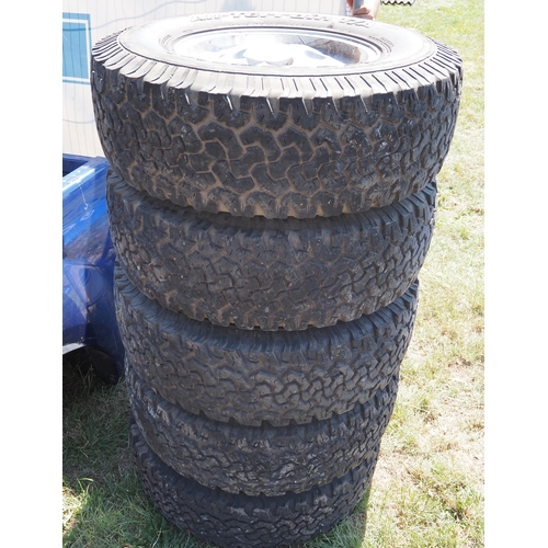 1534 - Land Rover wheels and tyres