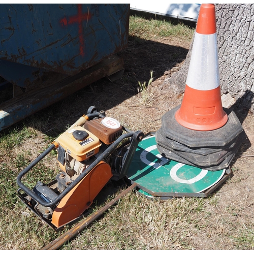 1541 - Trench wacker and signs