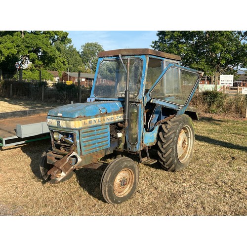 1568 - Leyland tractor