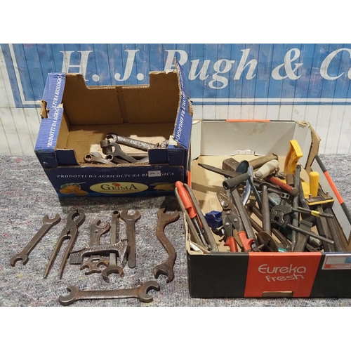 411 - Large quantity of vintage spanners and other tools