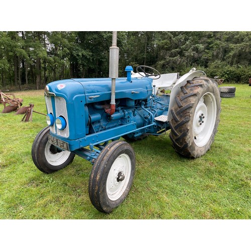 199 - Fordson Super Major tractor. Runs and drives