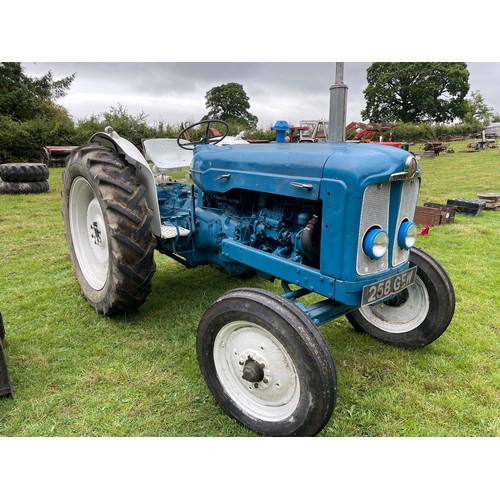 199 - Fordson Super Major tractor. Runs and drives