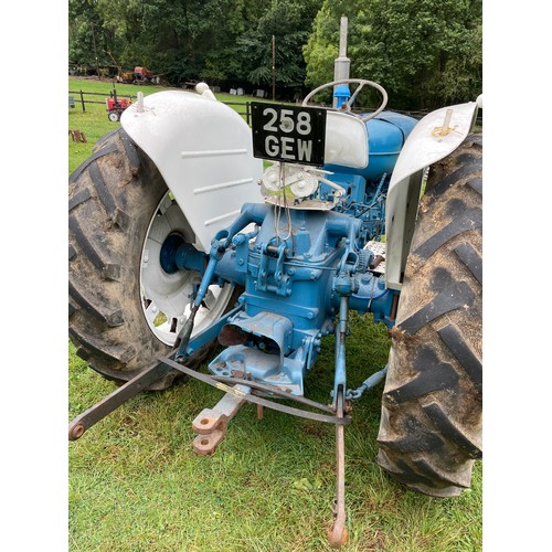 199 - Fordson Super Major tractor. Runs and drives