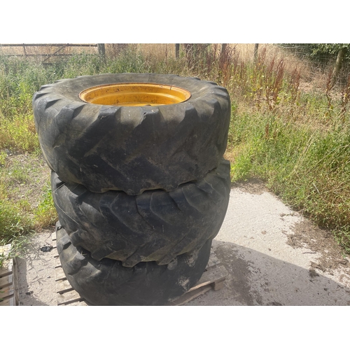 125 - 3- Wheels and tyres 17.5 LR 24