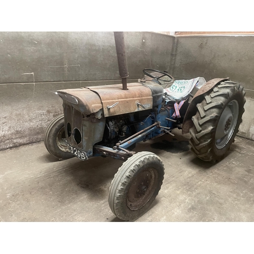 136 - Fordson Super Dexta tractor, runs, B reg