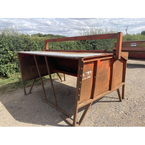 81 - Portequip calf creep feeder