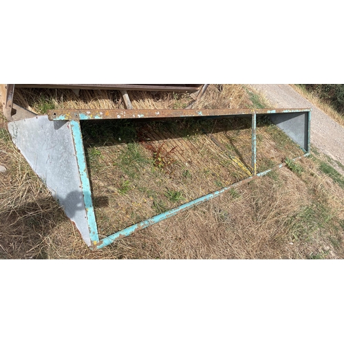 83 - Wall mounted hay rack 15ft