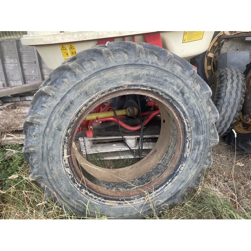 104 - Dual wheels and tyres 32