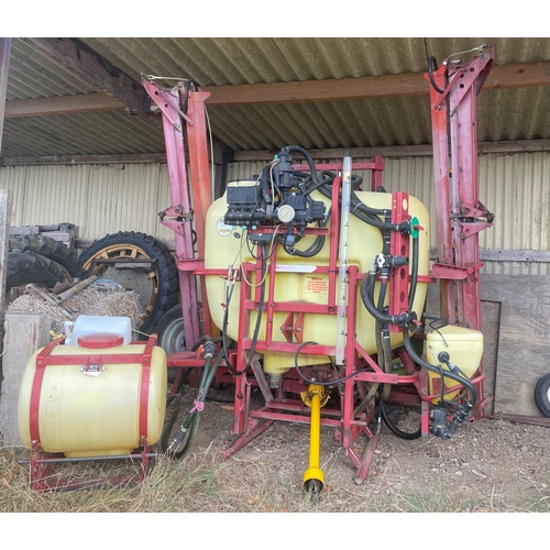 92 - Hardi 800 litre crop sprayer and 200 litre front tank, 12m hydraulic booms