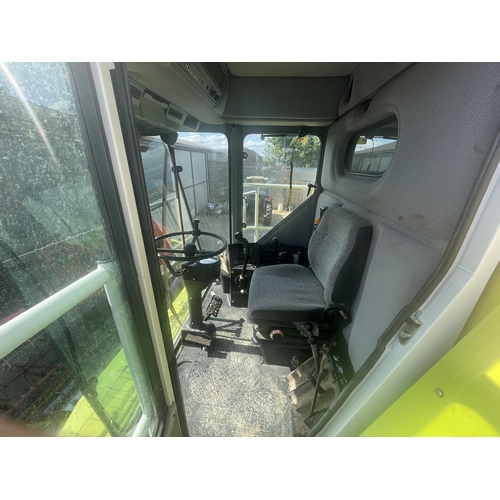 99 - Claas Dominator 98SL Classic combine with C390 header, sieve and straw walker monitors, air con. Ann... 