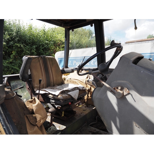 375 - Marshall 702 tractor. c/w Loader. Runs. SN-13834. Reg DDU 226Y. V5 Applied for