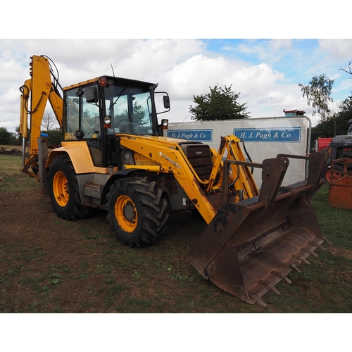 397 - Fermec  860 4WD loader with back actor. Runs and drives.  SN-18260. Reg M211GYB