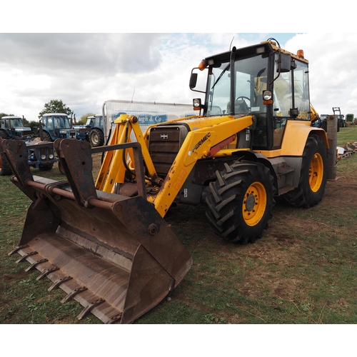 397 - Fermec  860 4WD loader with back actor. Runs and drives.  SN-18260. Reg M211GYB