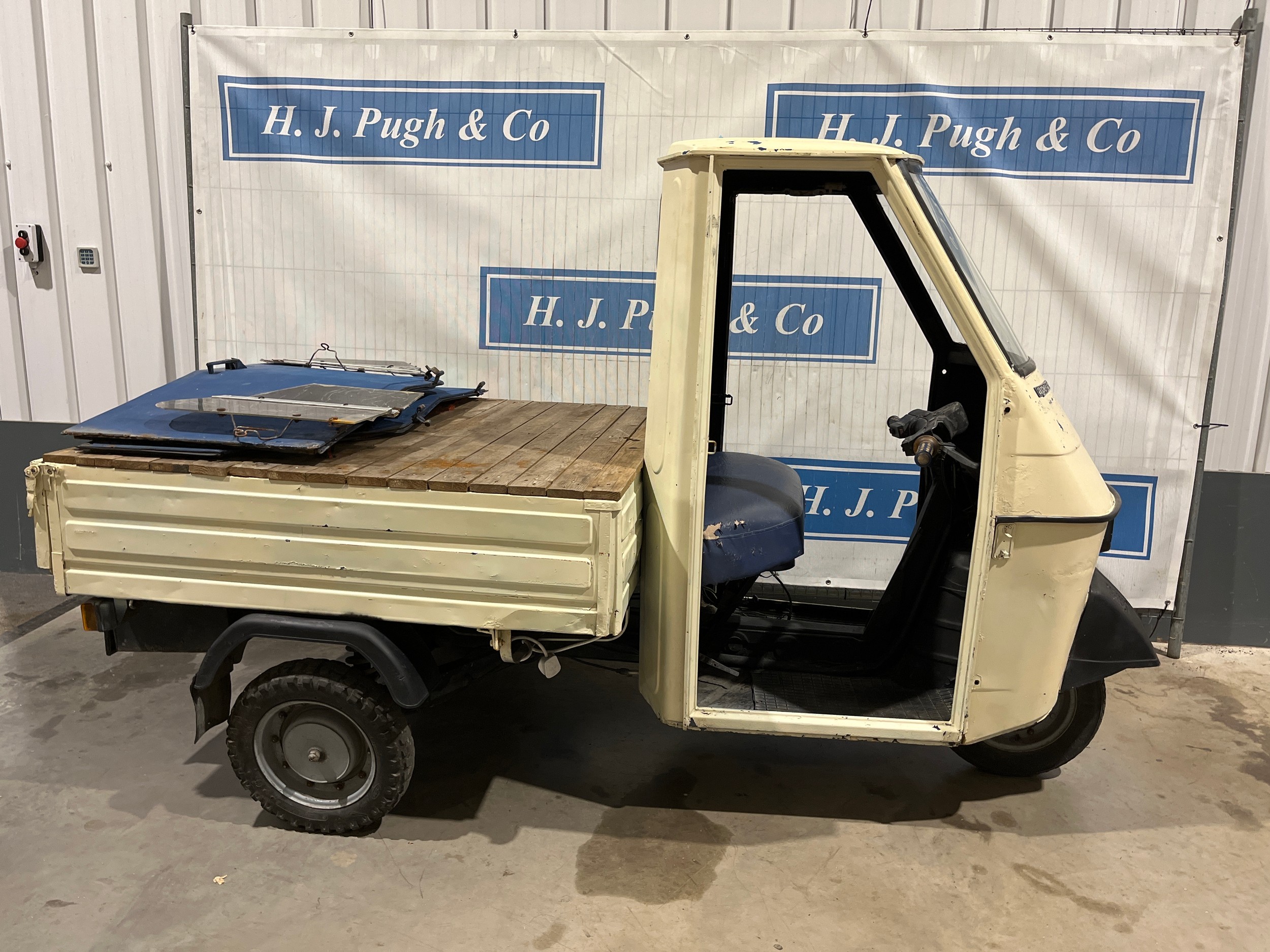 Piaggio ape 50 elestart tuk tuk. Runs & rides.