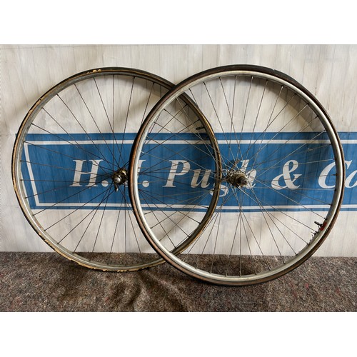 671 - Pair of 1950s tubeless tyre racing wheels