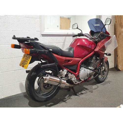 935 - Yamaha Diversion 900cc motorcycle, 1997. Runs and rides, mot until 26.5.23. Reg P519 UGP, V5 and key... 
