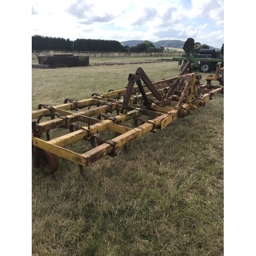 87 - Folding springtine cultivator 6m