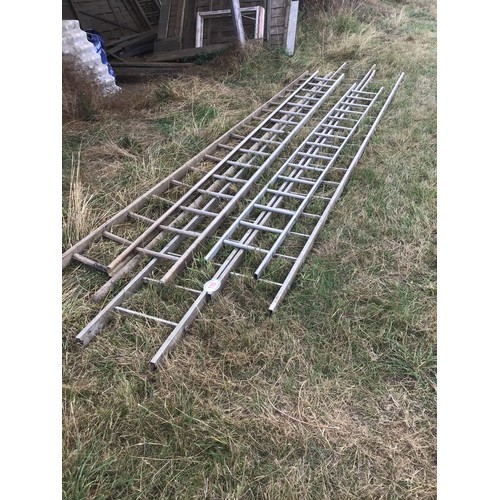 110 - Aluminium ladders