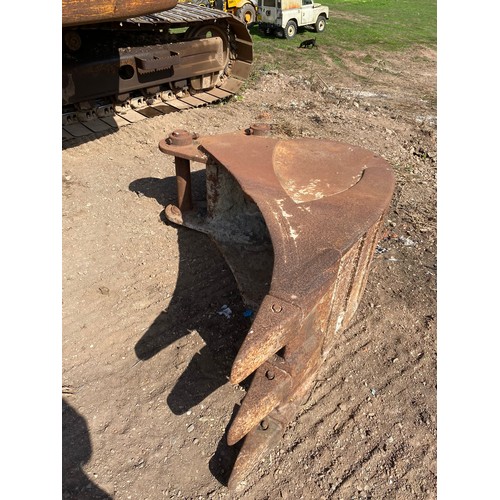 124 - Samsung SE210 360 excavator. SN- FAY1732. c/w spares bucket. Runs. Key