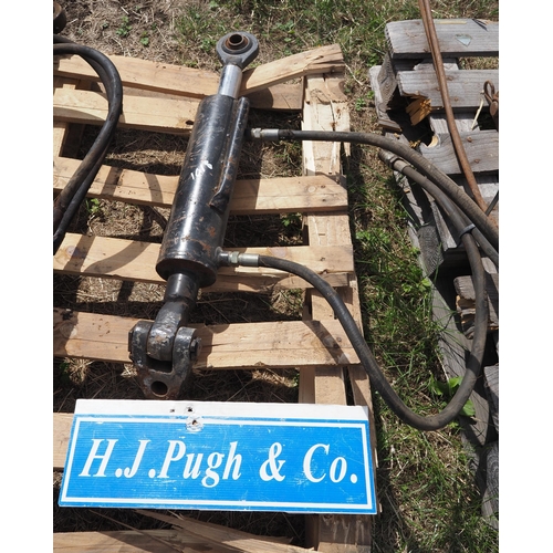 1018 - Hydraulic top link