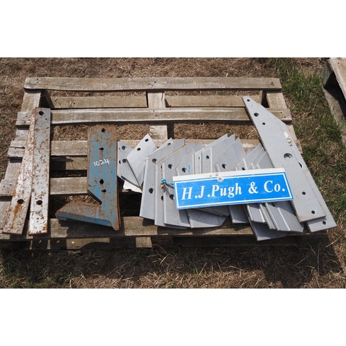 1024 - Plough parts