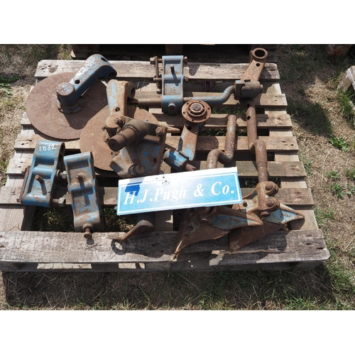 1032 - Ransomes plough parts