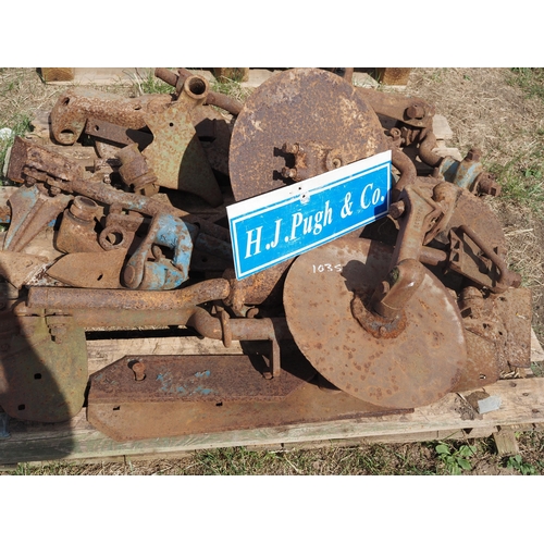 1035 - Ransomes plough parts