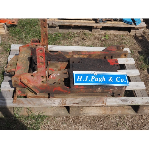 1054 - International pick up hitch and drawbar