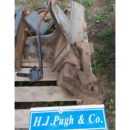 1058 - New Holland loadall pick up hitch