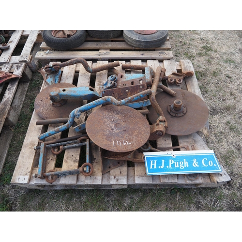 1062 - Ransomes plough parts