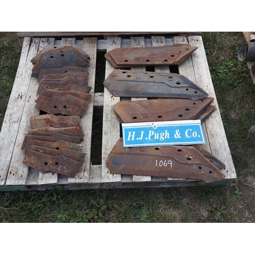 1069 - Plough parts