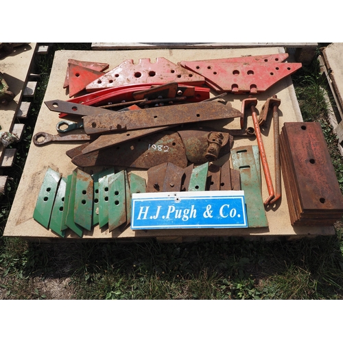1082 - Plough parts