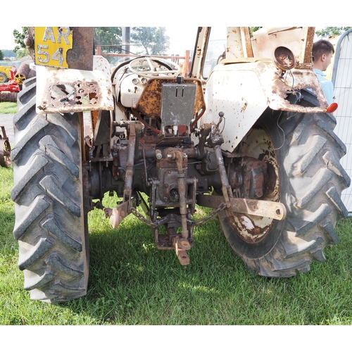 1986 - David Brown 995 tractor with loader. Showing 2555 hours. Runs and drives. V5