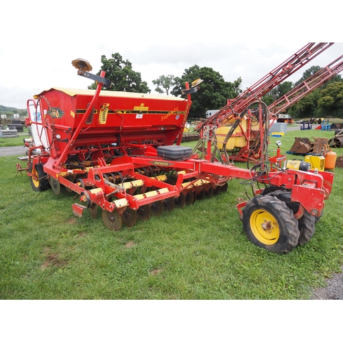 2025 - Vaderstad Rapid 300S drill combination and packer. GWO