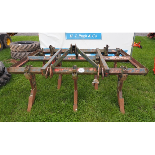 2028 - 7 Leg Chisel plough