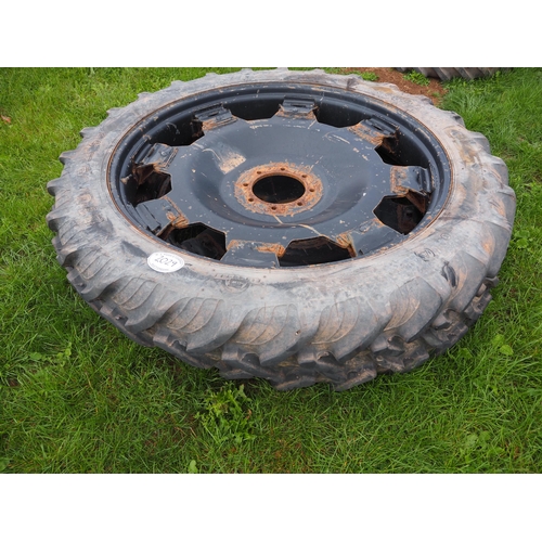 2029 - Row crop wheels and tyres 270/95 R48