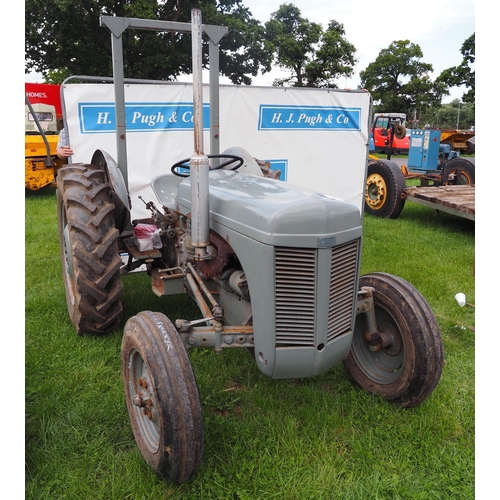 2108 - Ferguson TEF tractor, roll bar. First registered 1954. Runs and drives. DEU 47. SN. 409735. Log book