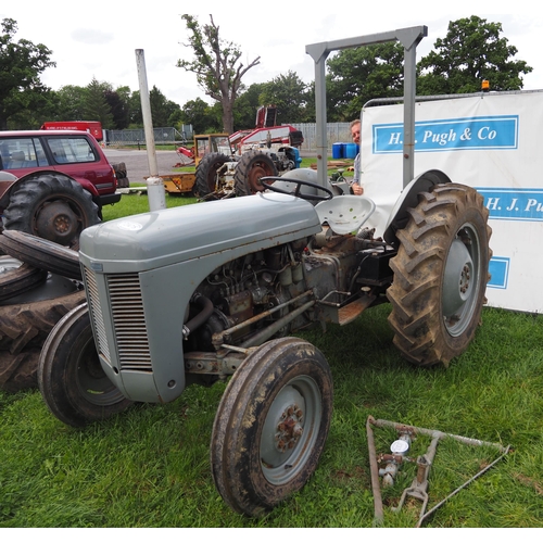 2108 - Ferguson TEF tractor, roll bar. First registered 1954. Runs and drives. DEU 47. SN. 409735. Log book