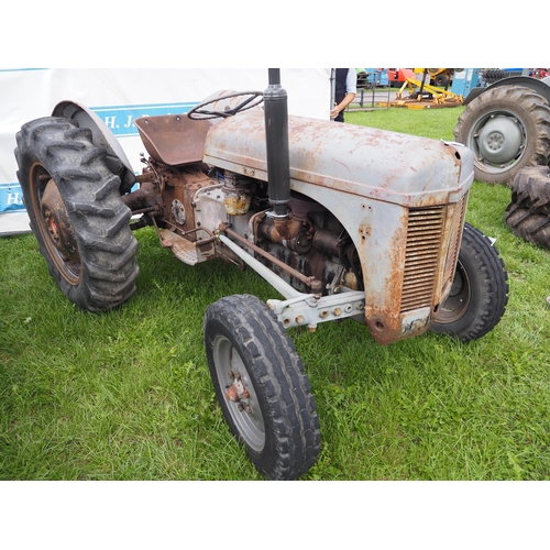 2112 - Ferguson TEF SN 430630 tractor. Runs