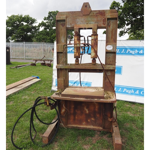 2208 - Slab cutter