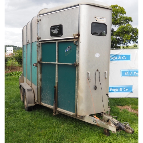 2258 - I W  HB510R horse trailer, tread plate floor