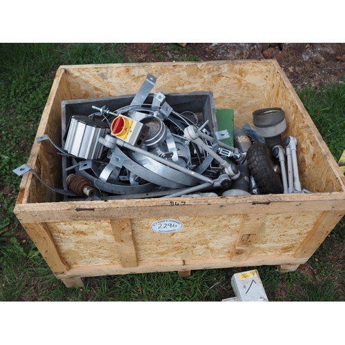 2296 - Pallet box of scrap metal